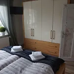 Hundertmorgenfeld 33 *