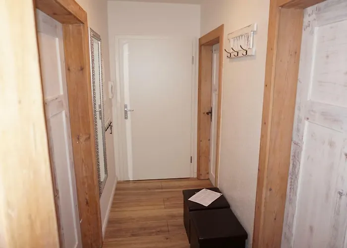 Hundertmorgenfeld 33 アパート *