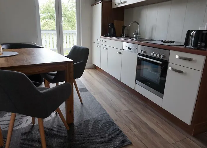 アパート Hundertmorgenfeld 33 *