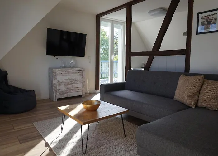 Hundertmorgenfeld 33 アパート *