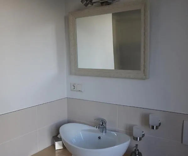 アパート Hundertmorgenfeld 33 *