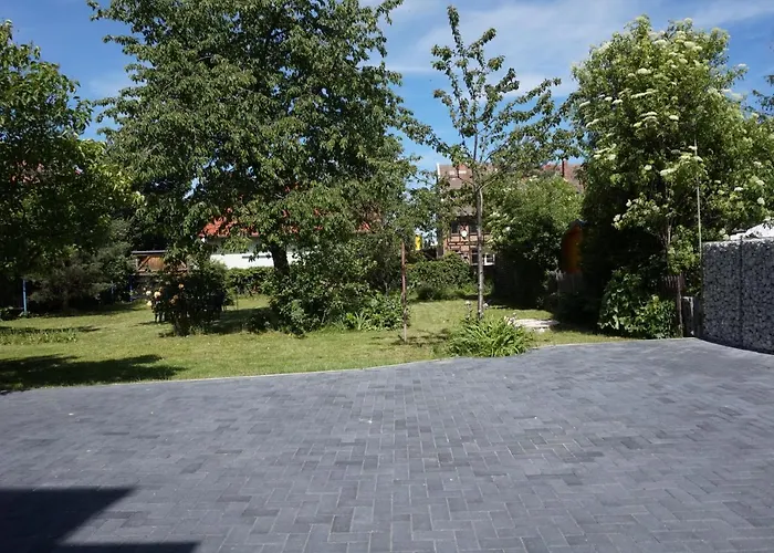 Hundertmorgenfeld 33 アパート *